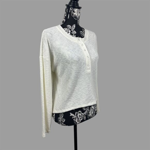 Women's High-Low Style Henley Scoop Neck Sweater - Cream Color - Picture 3 of 5